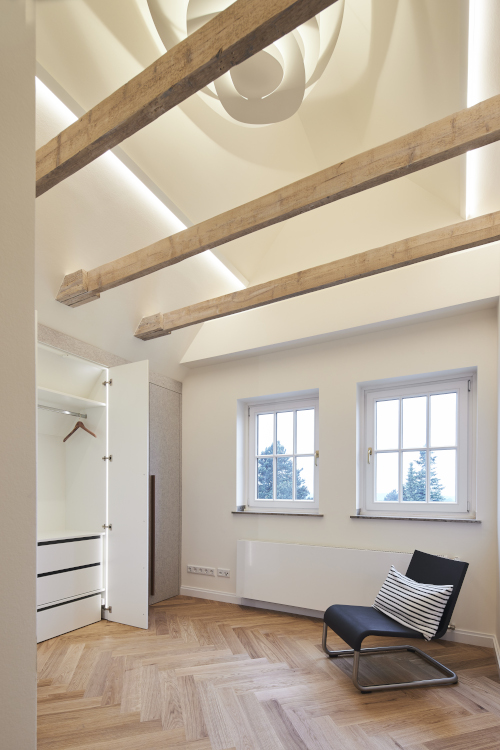 Innenarchitektur Einbaumöbel Dachraum mit Beleuchtung